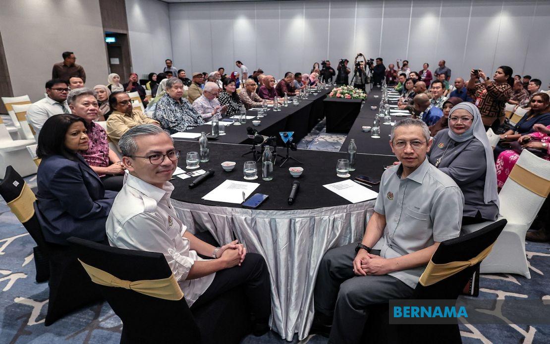 Fahmi Eyes Regular Media Dialogues at National Journalists' Day Events