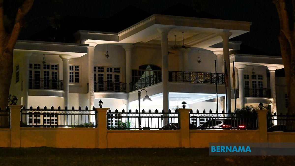 Zahid Leads Coalition Delegation to Negeri Sembilan Palace After Decisive Election Victory
