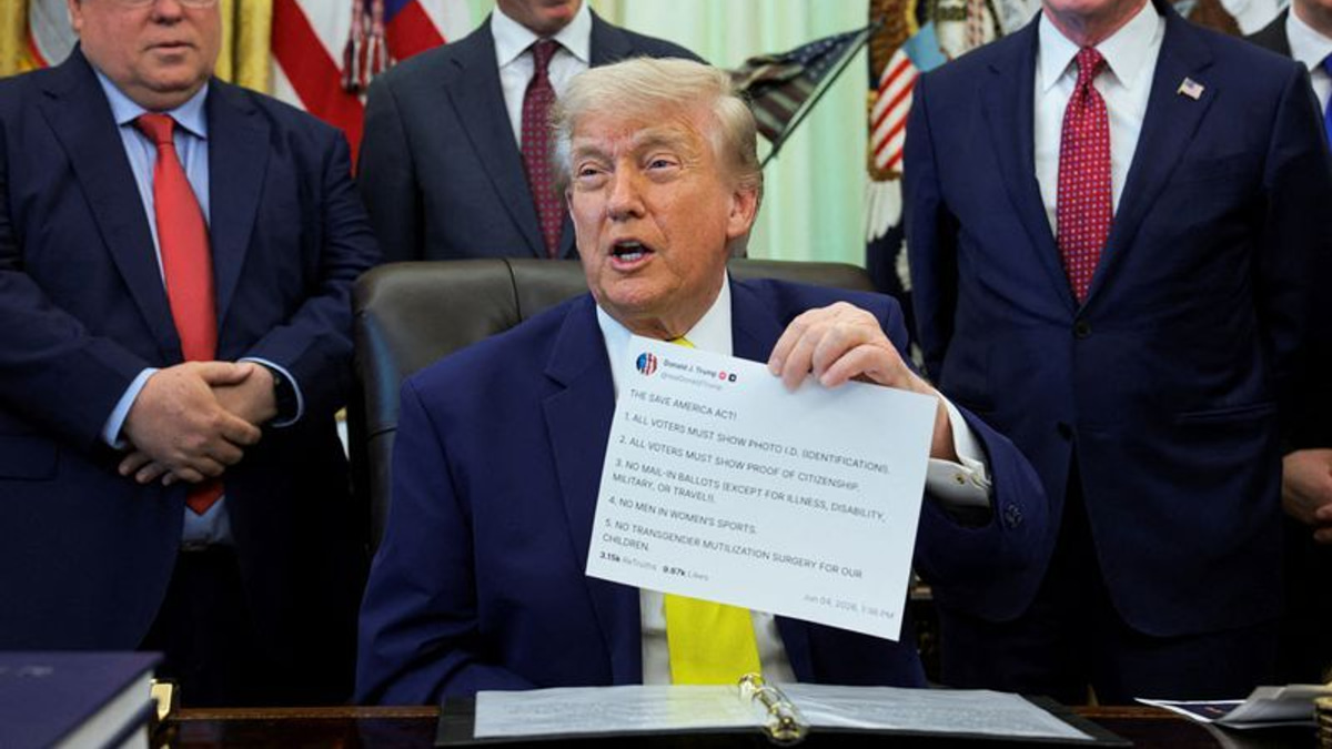Trump faces legal challenge over paid early-access service to Truth Social posts