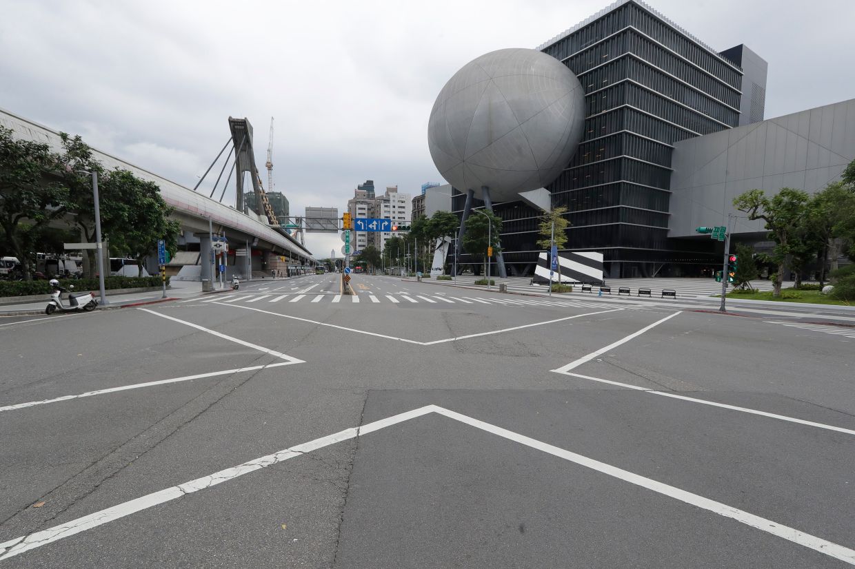 Taiwan Throttles Mobile Internet to Text-Only Speed in Sweeping Defence Drill