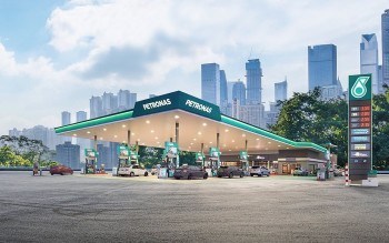 Petronas Fuel Supply Secure Through September, Says Azalina