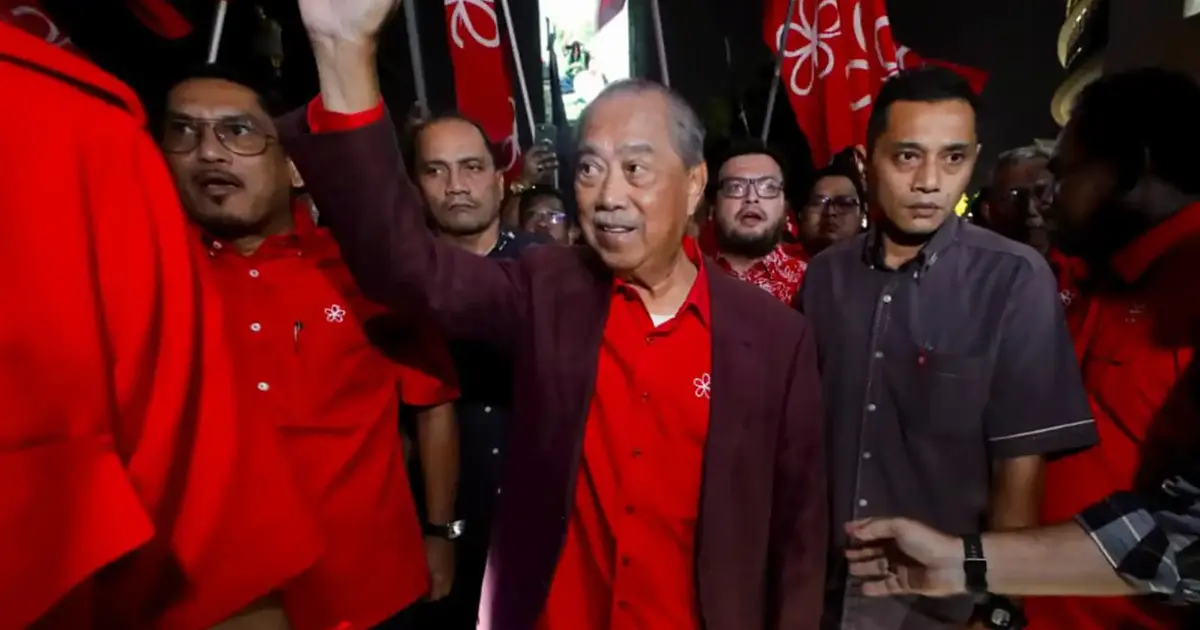 Muhyiddin Draws Crowd of 200+ Supporters Ahead of Crucial Bersatu Assembly