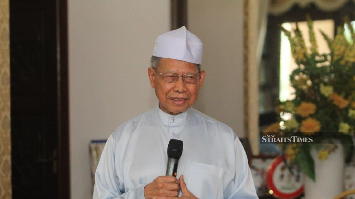Mustapa Mohamed Rules Out Political Return in Next Election Despite Umno Rejoin