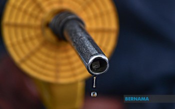 Malaysia's Energy Paradox: LNG Strength Masks Lingering Oil Price Vulnerability