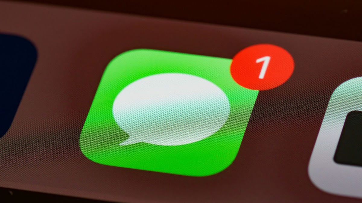ChatGPT Now Controls iMessage on Mac, Reigniting Apple Privacy Debate