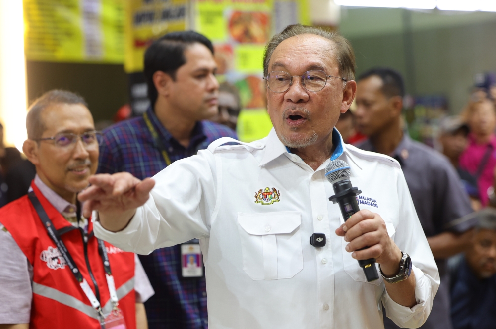 Anwar Intensifies Negeri Sembilan Campaign Blitz as Election Day Approaches