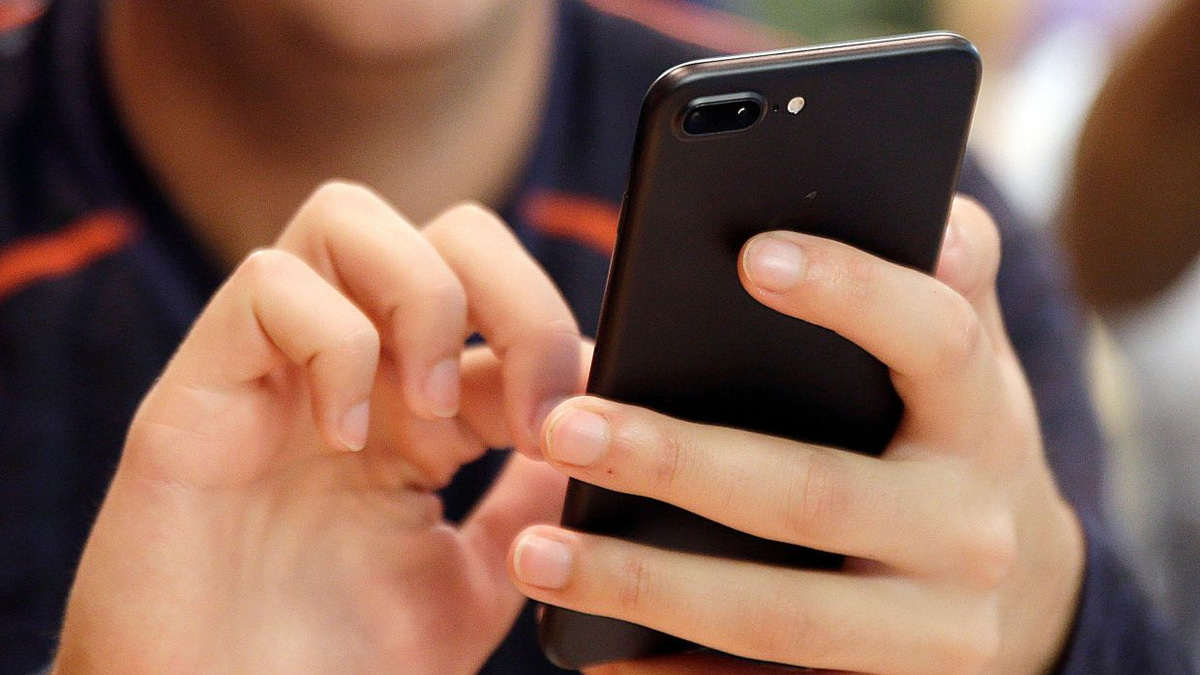 Digital Strain: Managing Thumb and Hand Pain in the Age of Constant Connectivity