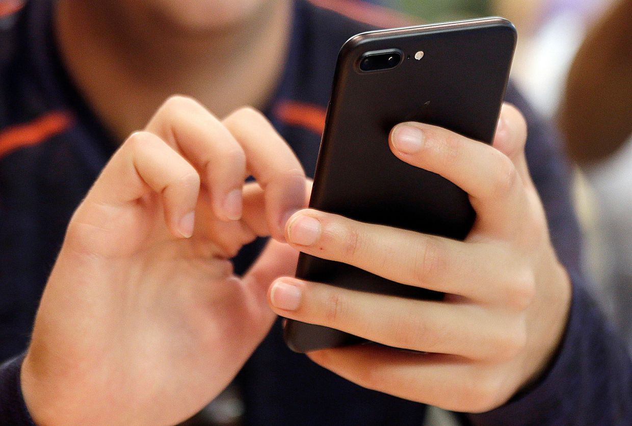 Digital Strain: Managing Thumb and Hand Pain in the Age of Constant Connectivity