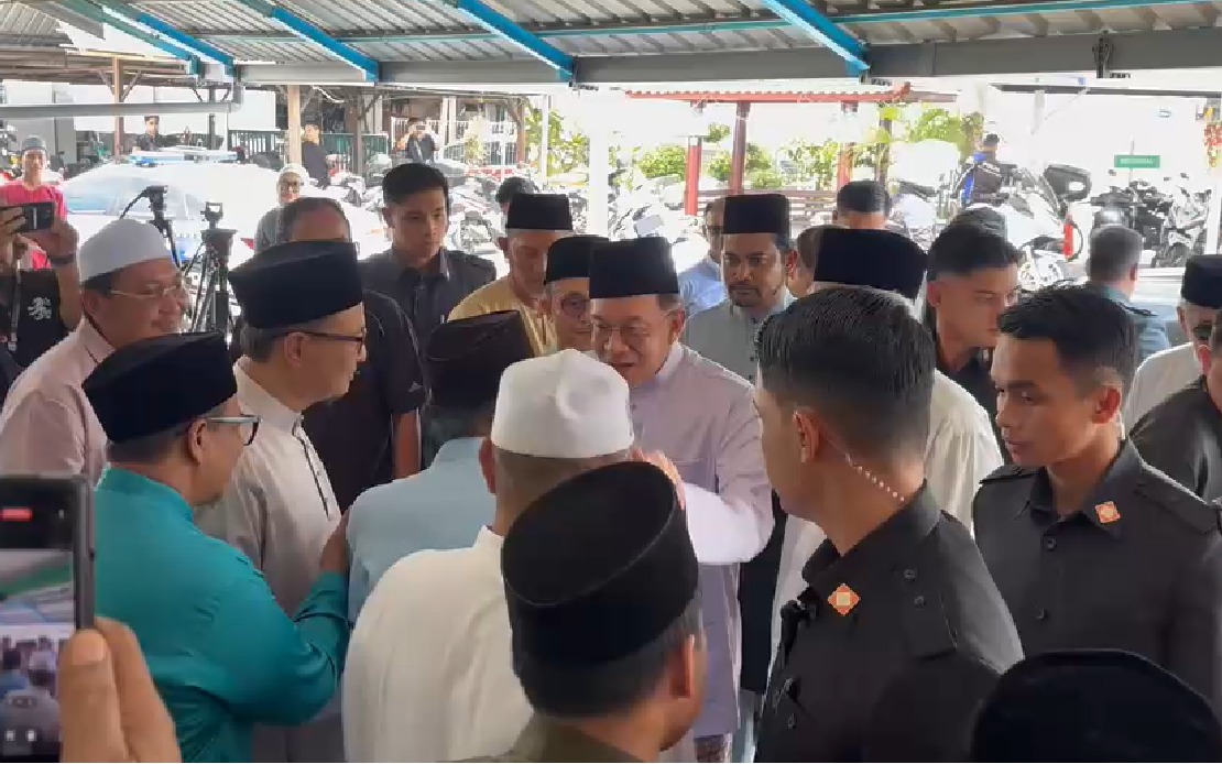 Government to Build Affordable Housing for Civil Servants, Anwar Announces