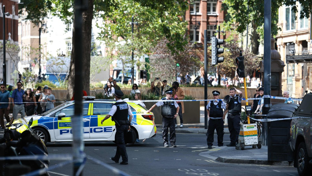 Four Men Stabbed in London's Covent Garden; Woman Arrested