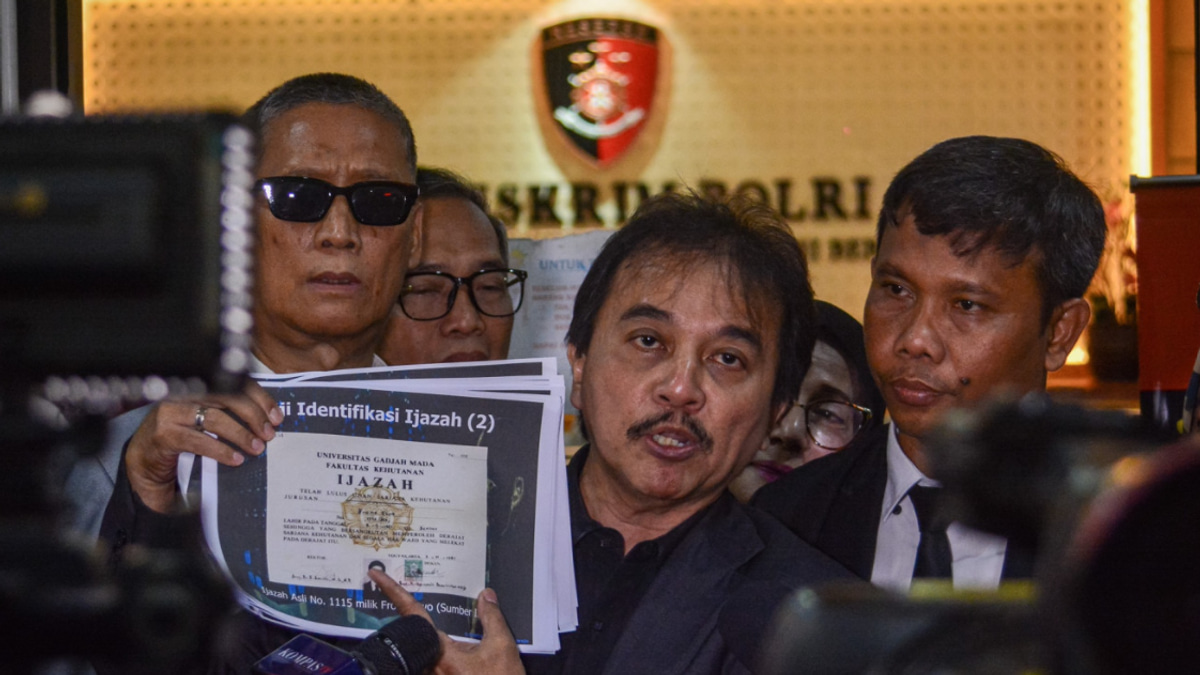 Ex-Indonesian Minister Roy Suryo Detained Over Jokowi Diploma Defamation Claims