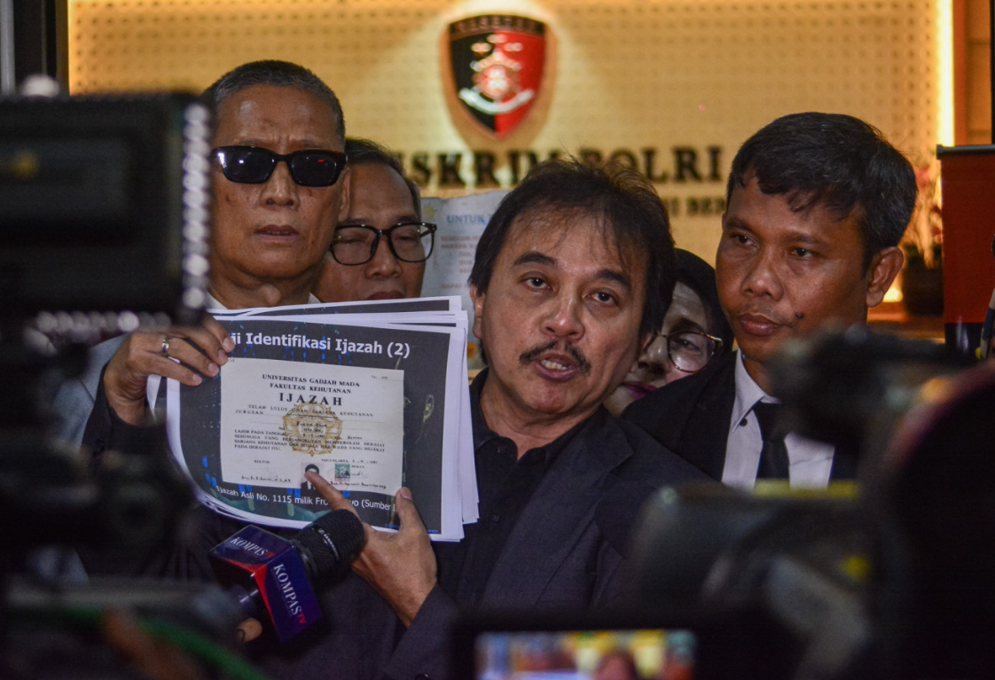 Ex-Indonesian Minister Roy Suryo Detained Over Jokowi Diploma Defamation Claims