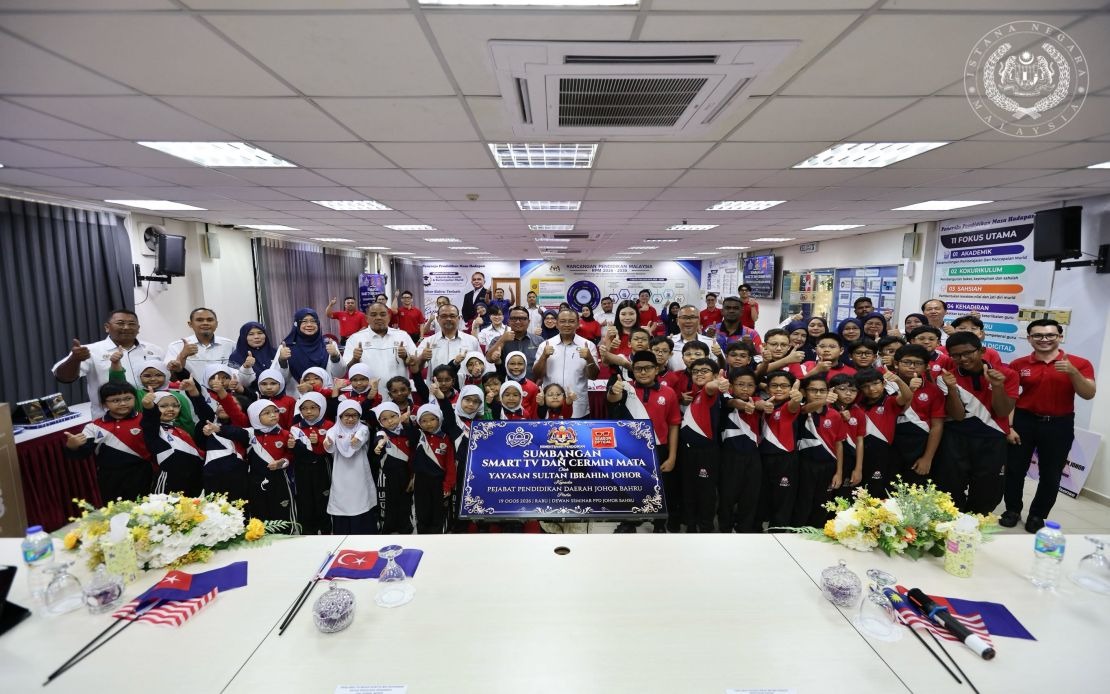 Johor Foundation Equips Schools With Smart TVs and Vision Screening, Provides 2,000 Spectacles to B40 Students