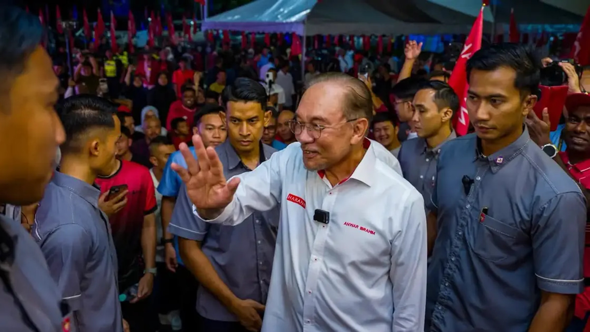 Anwar Blames Previous Administrations for RM20 Billion Debt Burden at Felda and Tabung Haji