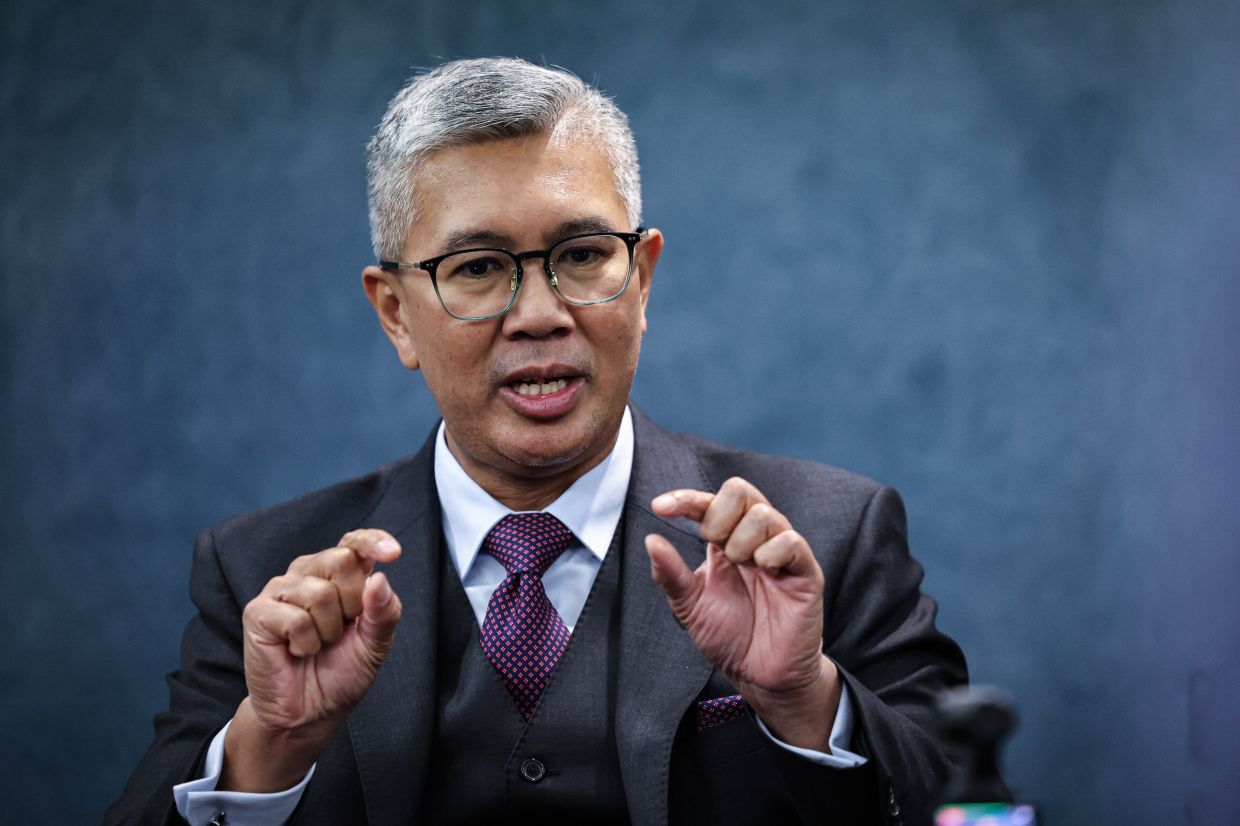 Tengku Zafrul Urges ASEAN to Unite on Energy Security and Climate Transition