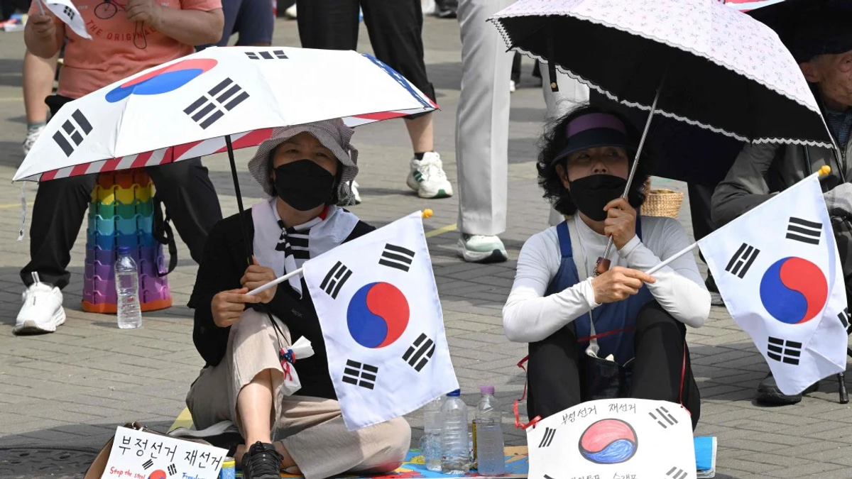 South Korea parliament launches probe into election ballot shortages