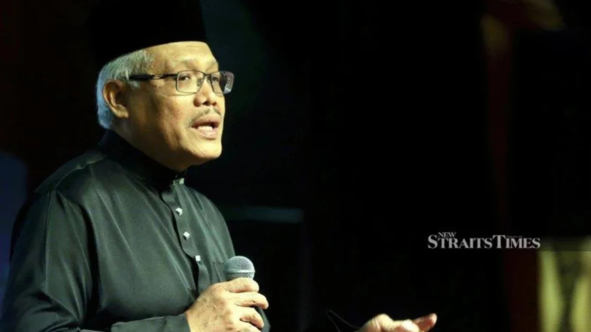 Hamzah Questions Azam Baki's Advisory Role at National Financial Crime Centre