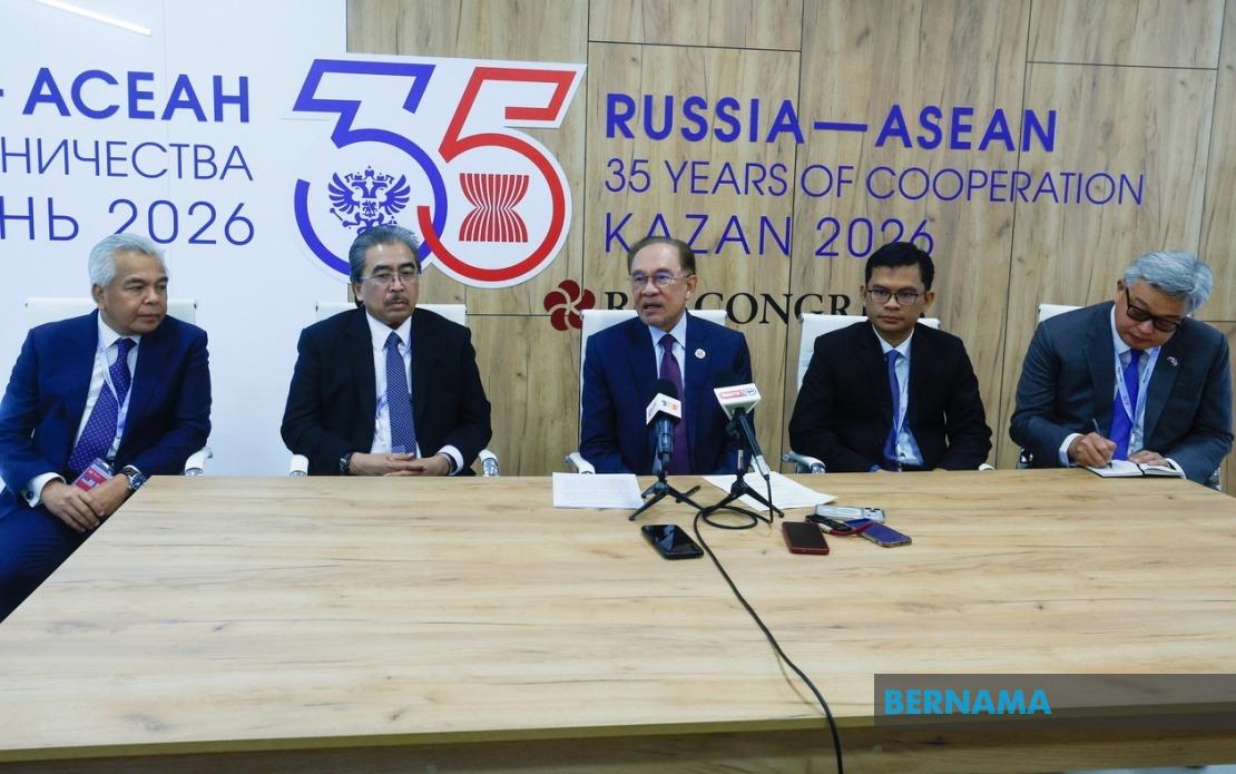 Malaysia Must Fast-track Russian Visa Deal and Air Routes, Anwar Says