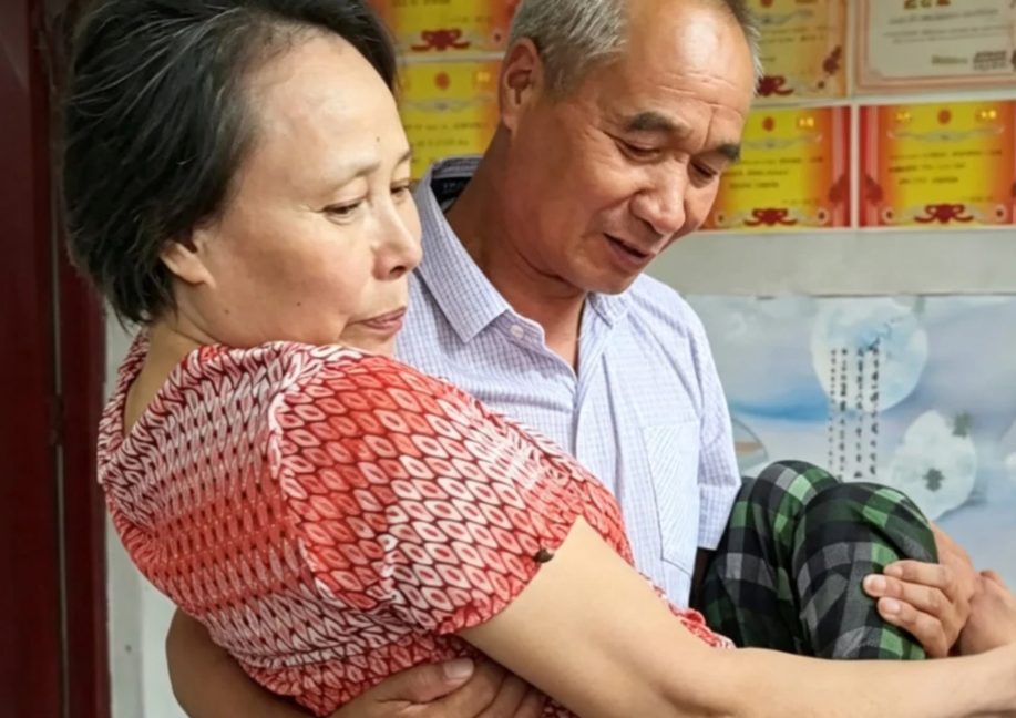 A quarter-century of devotion: How one Chinese man became caregiver to his paralysed wife