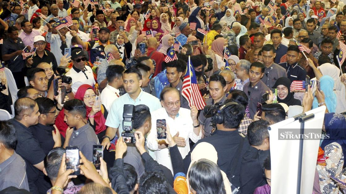 Ministers must resign if they attack unity partners, Anwar warns