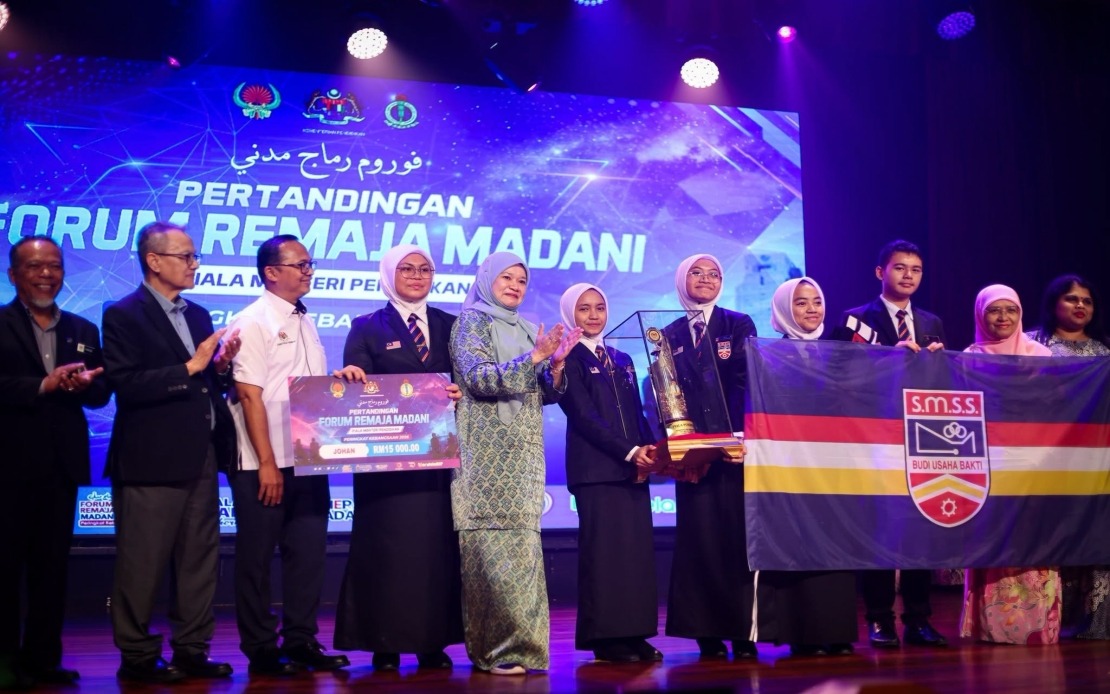 Education Minister Fadhlina Calls for Youth Empowerment Through Critical Thinking and Respectful Dialogue