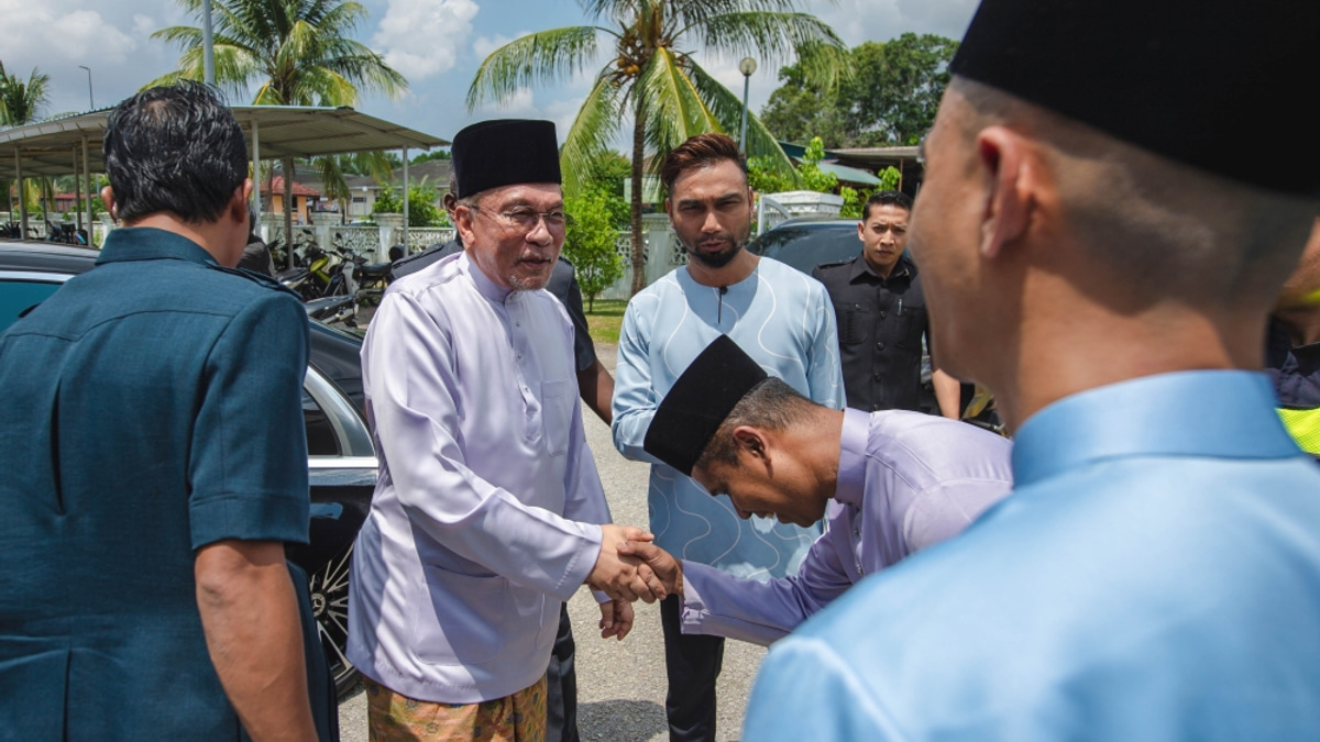 Despite Strong Q2 GDP Growth, Anwar Acknowledges Ongoing Struggles for Ordinary Malaysians and Small Businesses