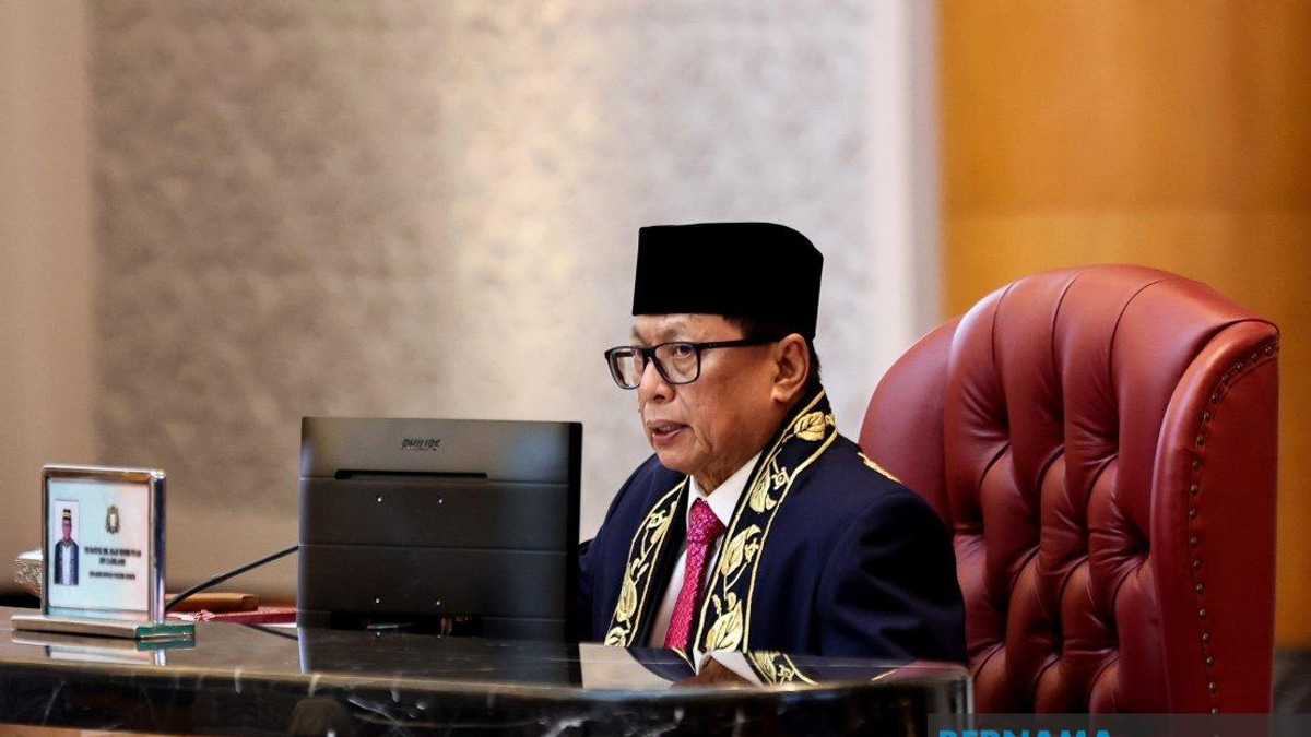 Johor Speaker Mohd Puad Steps Aside in Rengit, Making Way for Younger Candidates