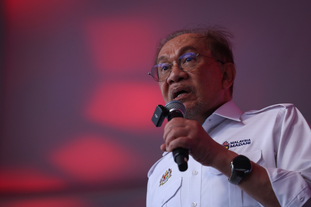 Anwar Condemns Opposition for Abandoning Tabung Haji Depositors as PN MPs Exit RCI Debate