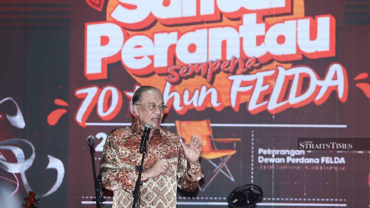 Anwar pushes for swift rollout of Felda support schemes, seeks monthly updates on progress