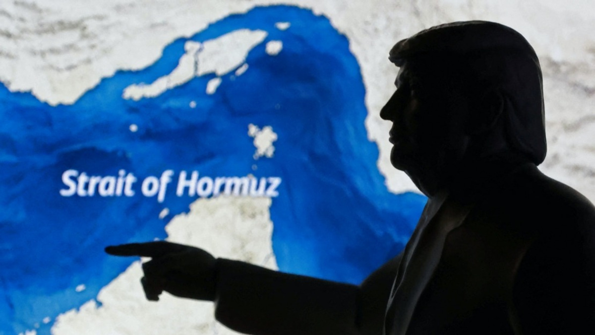 Trump Threatens Iranian Infrastructure Strikes Over Hormuz Ship Attacks