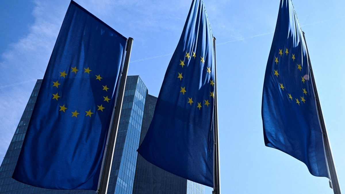 EU Freezes Russian Oil Price Cap for 12 Months, Targets Shadow Fleet
