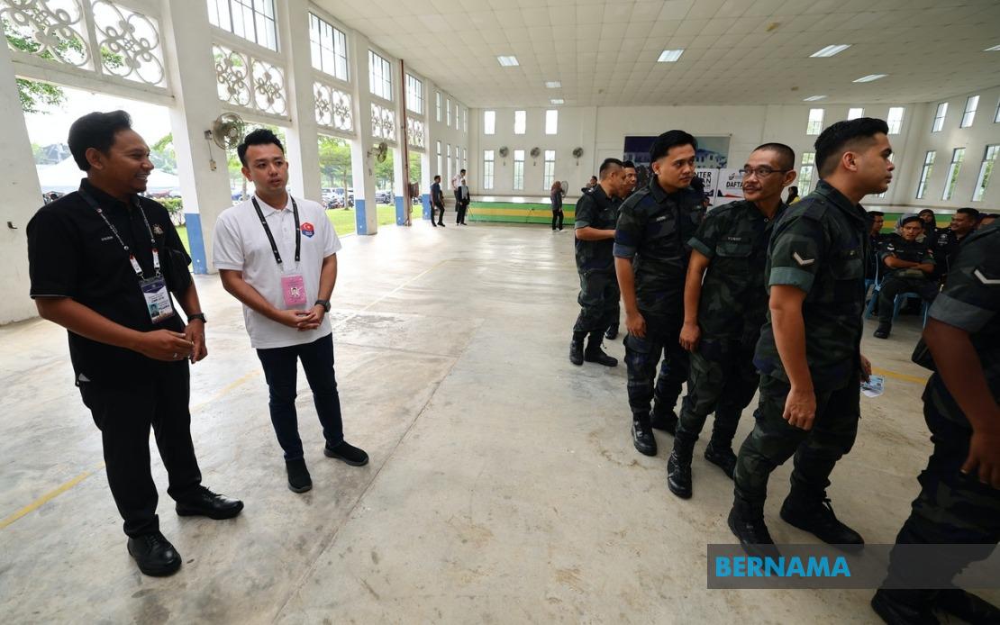 Johor Candidates Monitor Early Voting for Security Forces Ahead of Saturday Poll