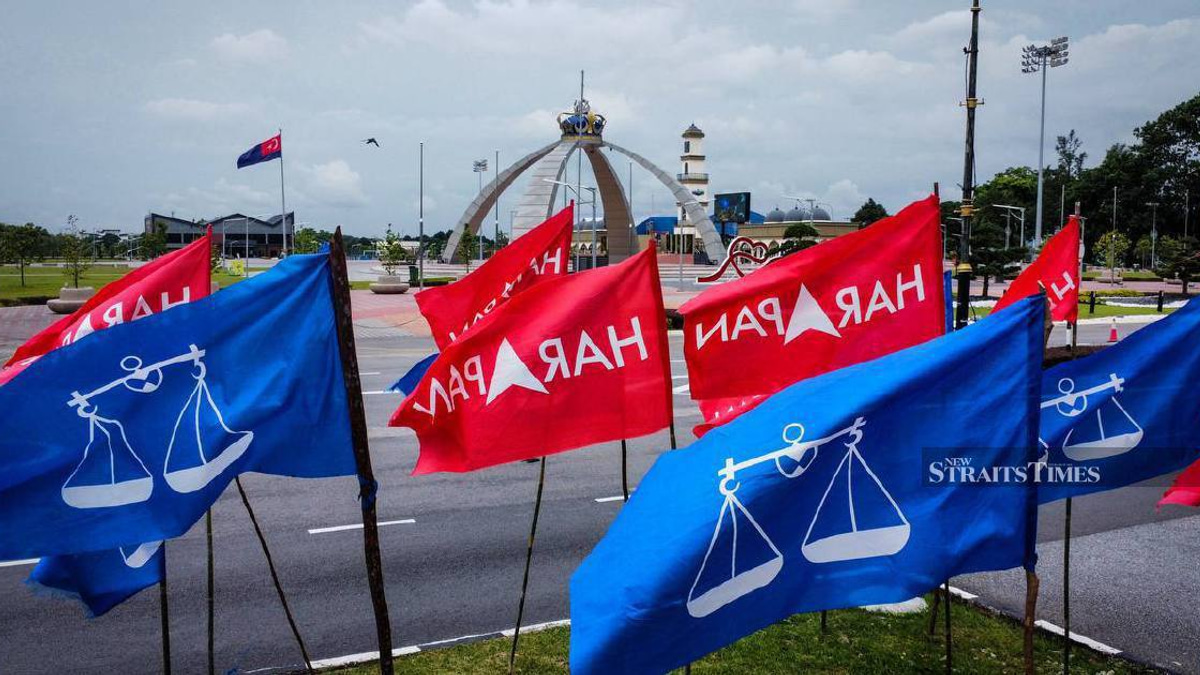 Johor's Electoral Contest: BN and PH Clash Dominates Campaigns Across 56 State Seats