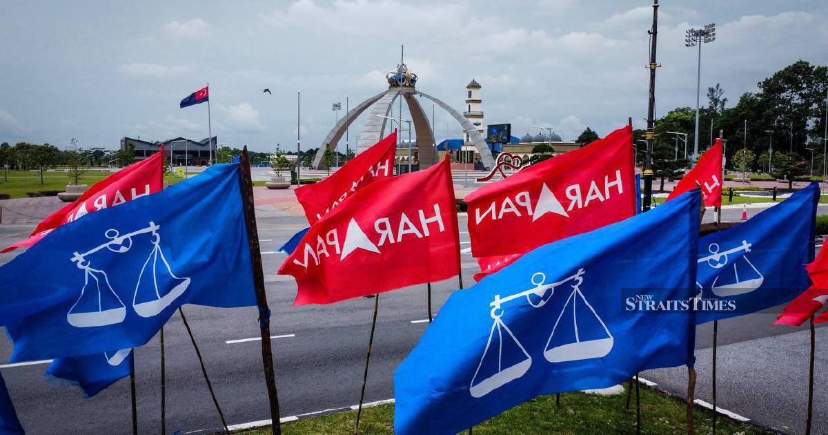 Johor's Electoral Contest: BN and PH Clash Dominates Campaigns Across 56 State Seats