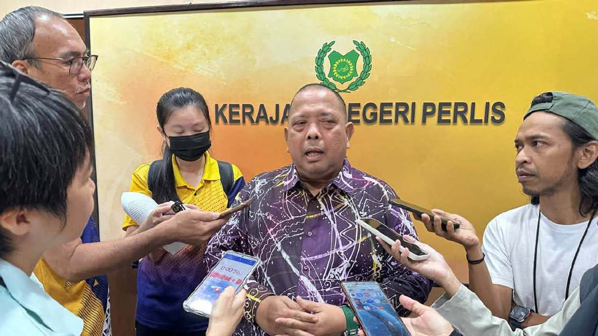 Perlis Leader Dismisses Speculation Over Party Switch Following Resignation from Top Party Post
