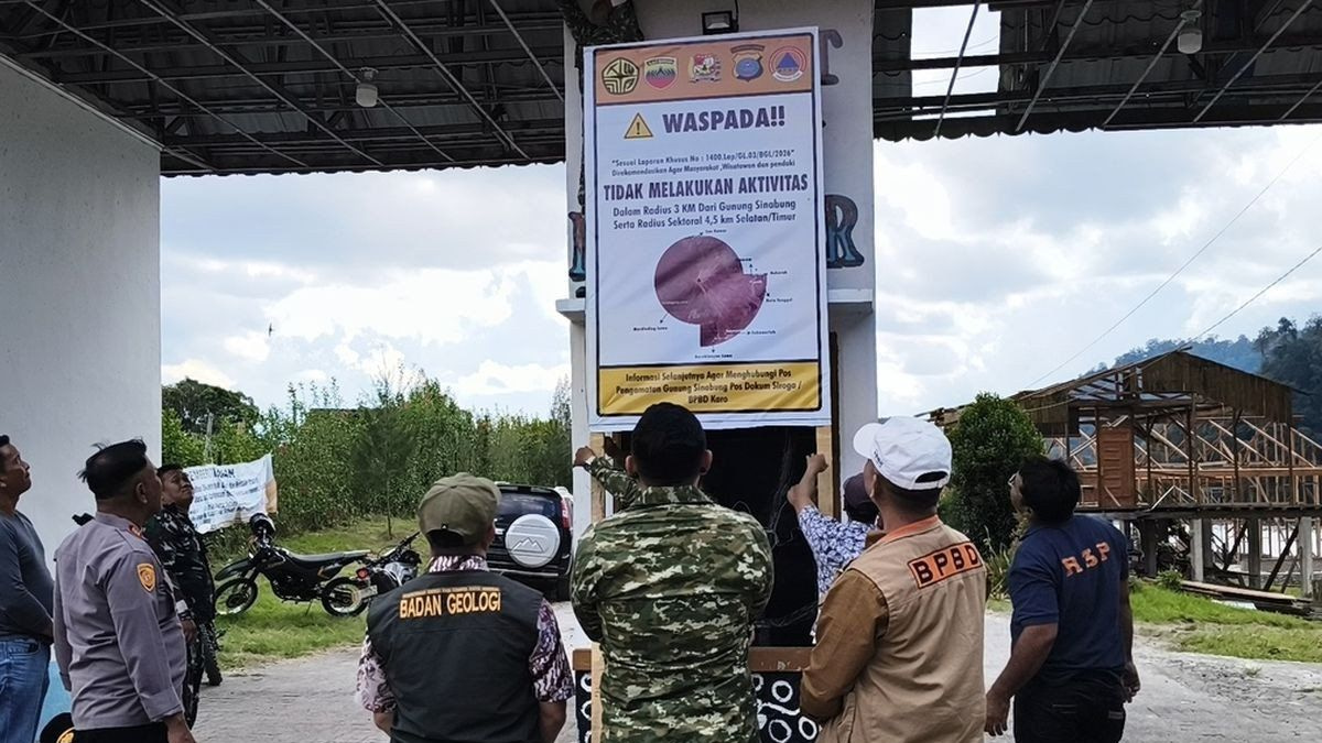 North Sumatra closes popular tourism sites as Mount Sinabung shows renewed volcanic unrest