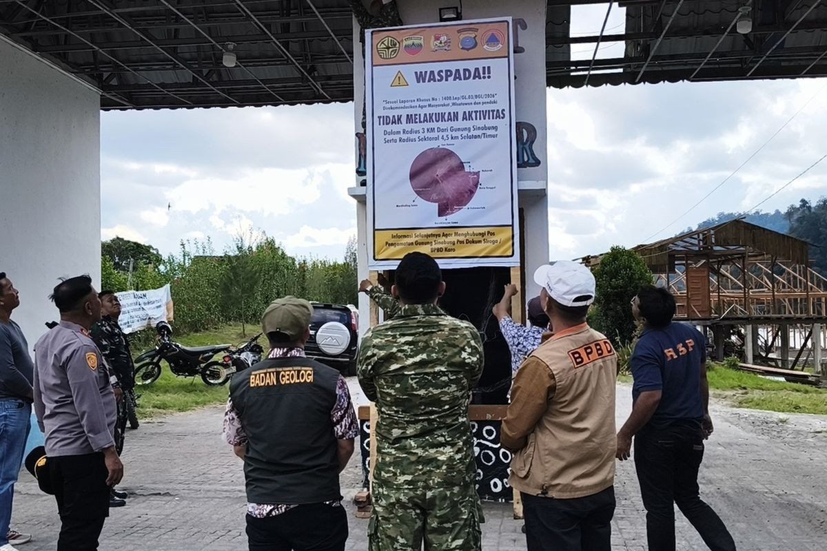 North Sumatra closes popular tourism sites as Mount Sinabung shows renewed volcanic unrest