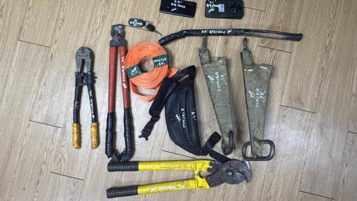 Suspected Cable Thief Apprehended After High-Speed 50km Chase and Crash in Jasin
