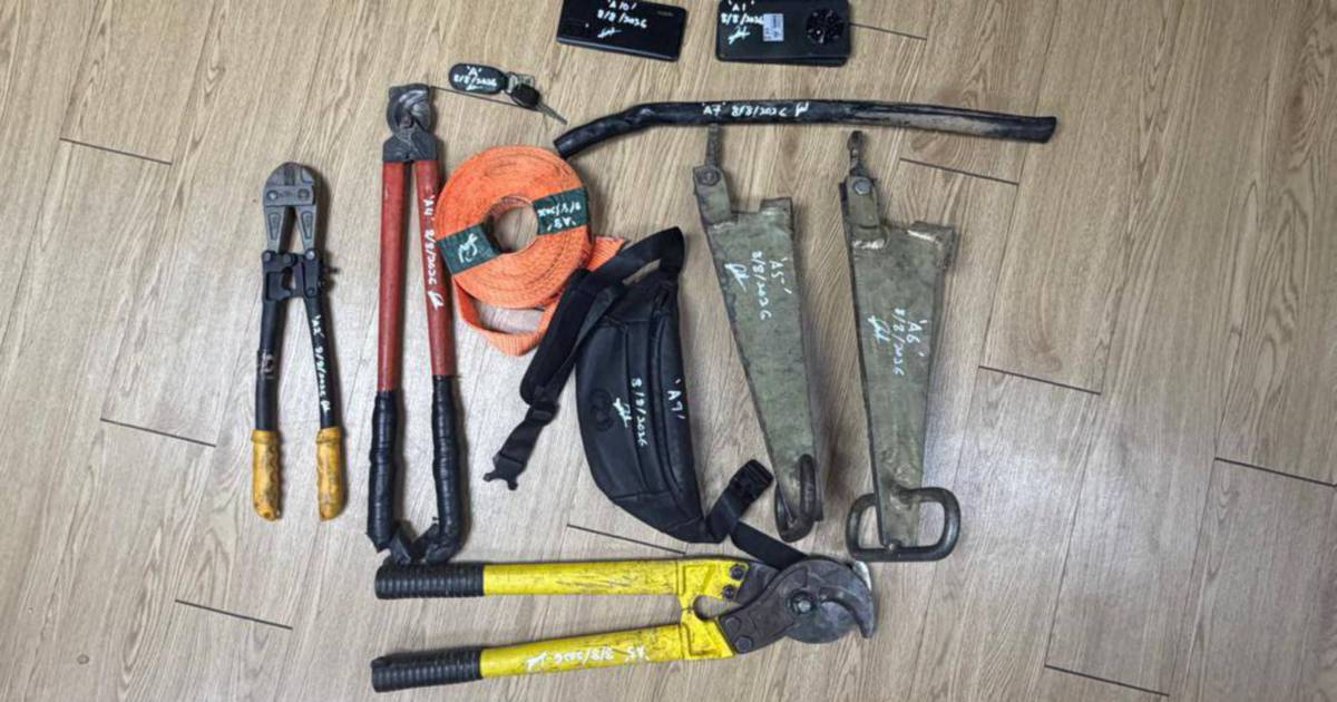 Suspected Cable Thief Apprehended After High-Speed 50km Chase and Crash in Jasin
