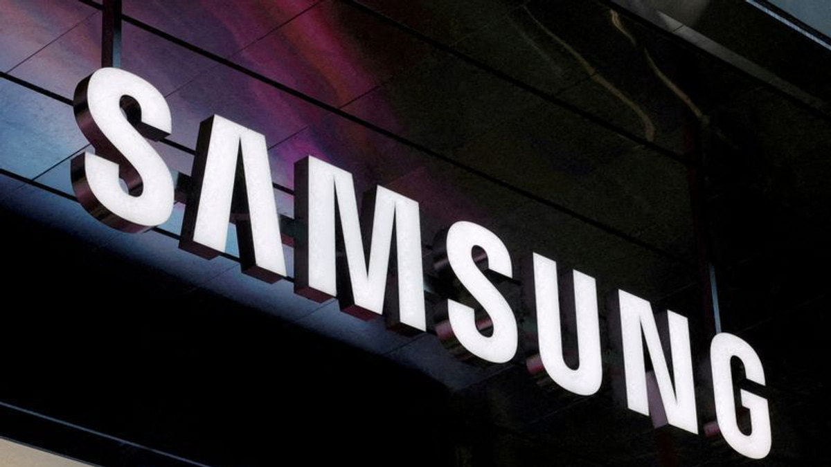 Samsung Warns of Worsening Chip Shortage as AI Boom Deepens; Stock Surges 8%