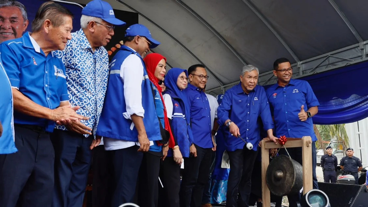 Zahid Challenges Pas to Back Words With Action in Johor Election Push