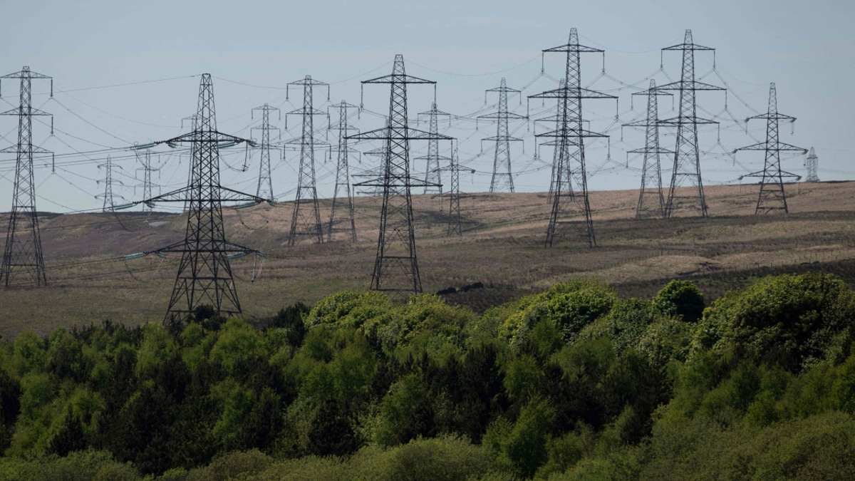 Britain's New Premier Pledges Tax Relief on Household Power Bills