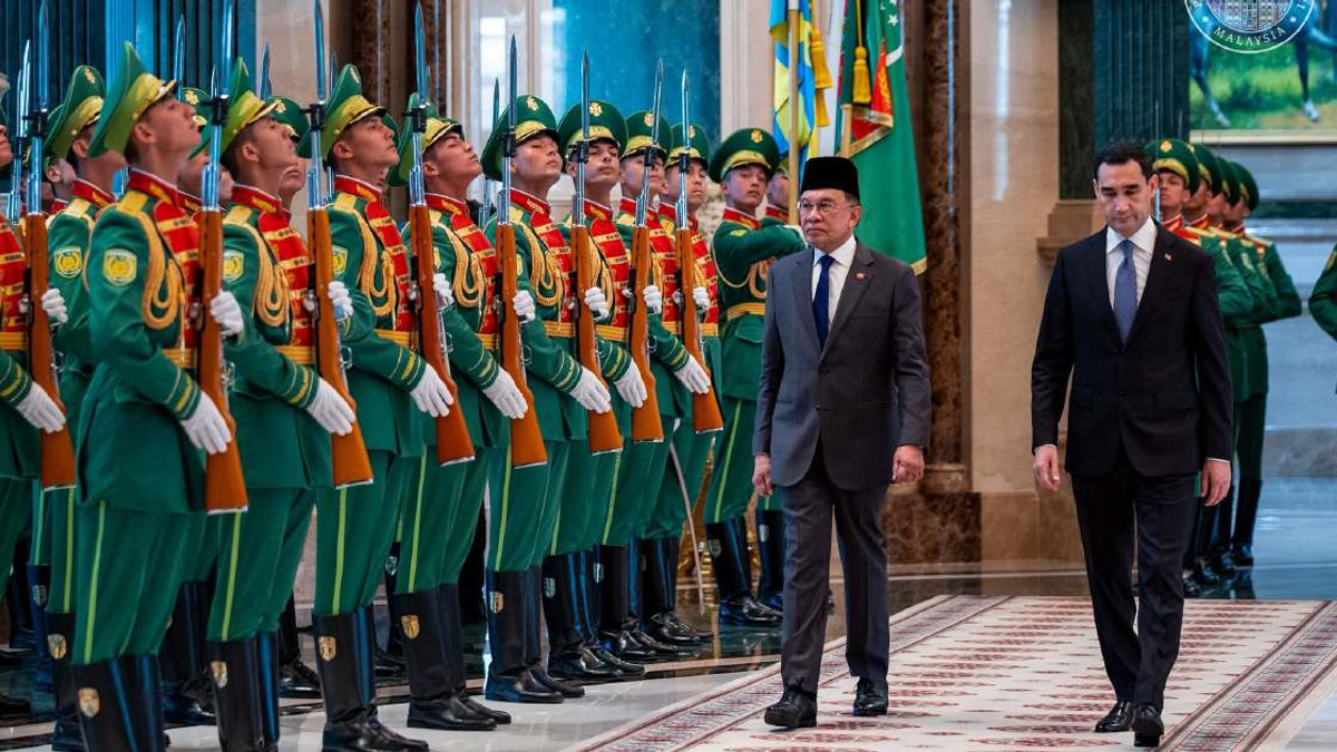 Anwar receives red-carpet treatment in historic Turkmenistan visit