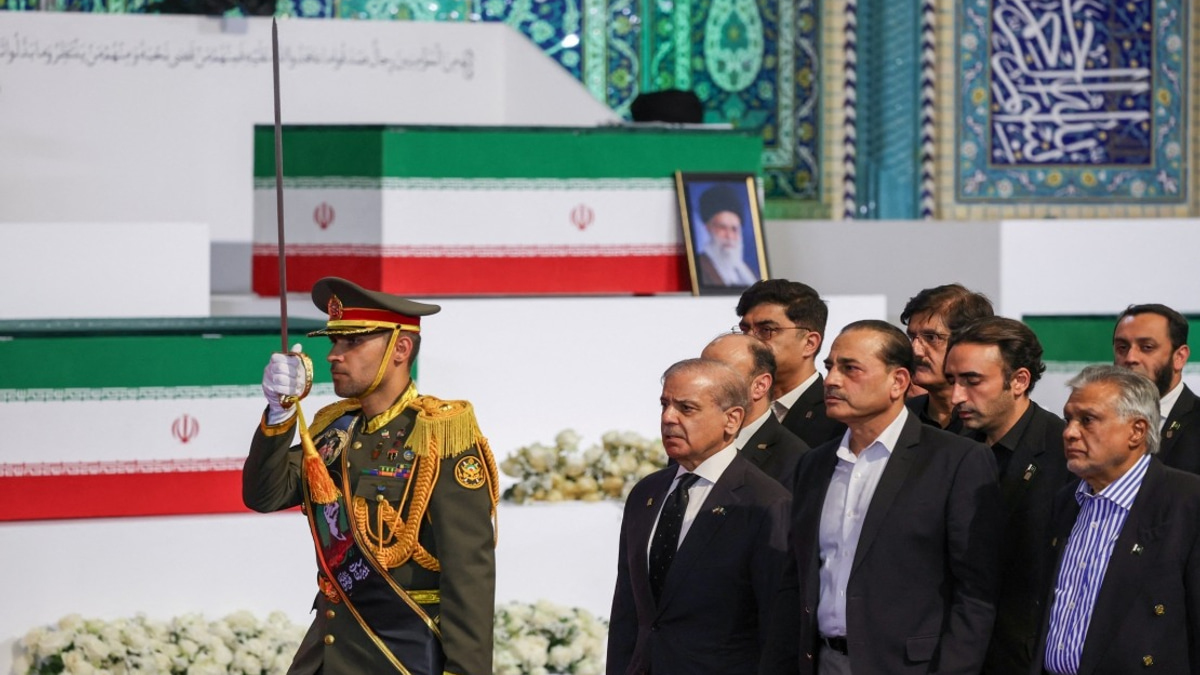 Pakistan Sends Highest-Level Delegation to Iran's Khamenei Funeral, Drawing Praise for Solidarity