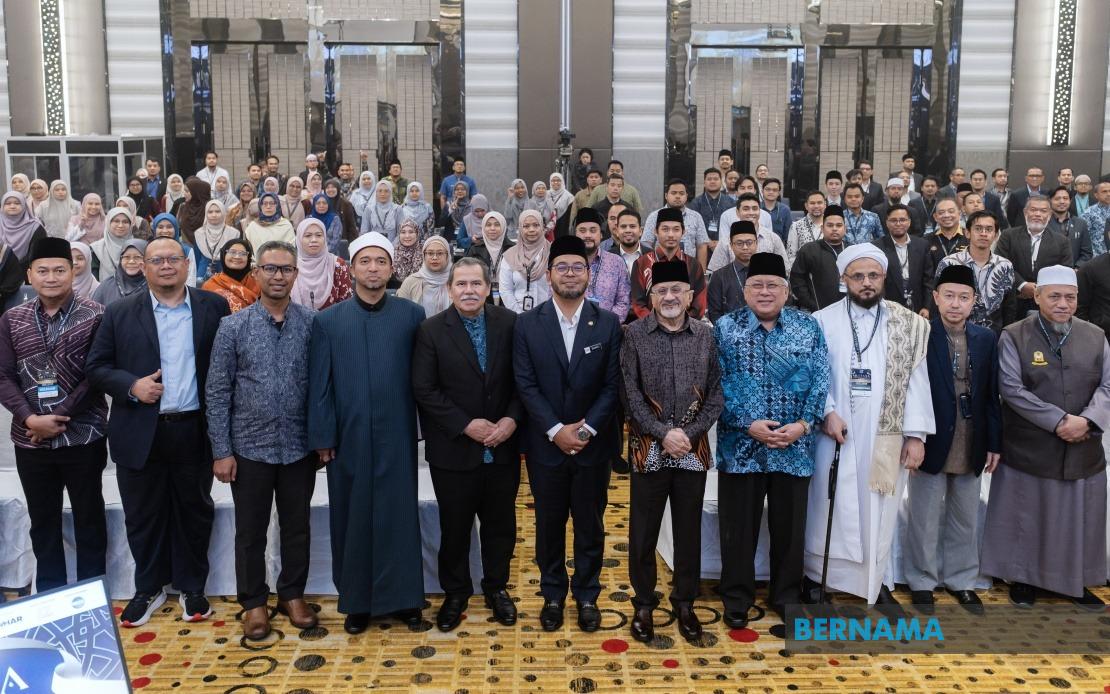 Islamic Social Finance Must Become 'Third Force' in Poverty Fight, Says Zulkifli