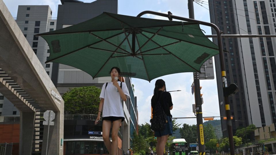 South Korea's Heat Crisis Exposes Workplace Inequality as Big Firms Protect Workers, Small Businesses Left Behind