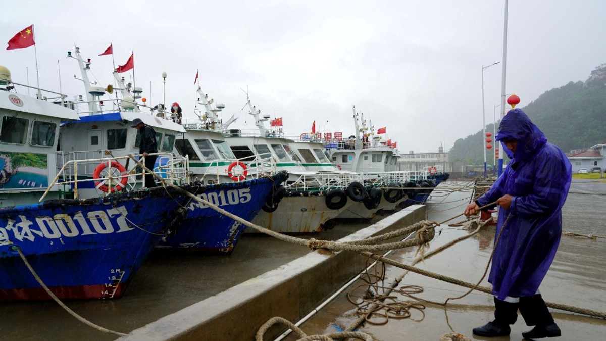 East China Girds for Typhoon Dolphin as Two Provinces Raise Alert Levels