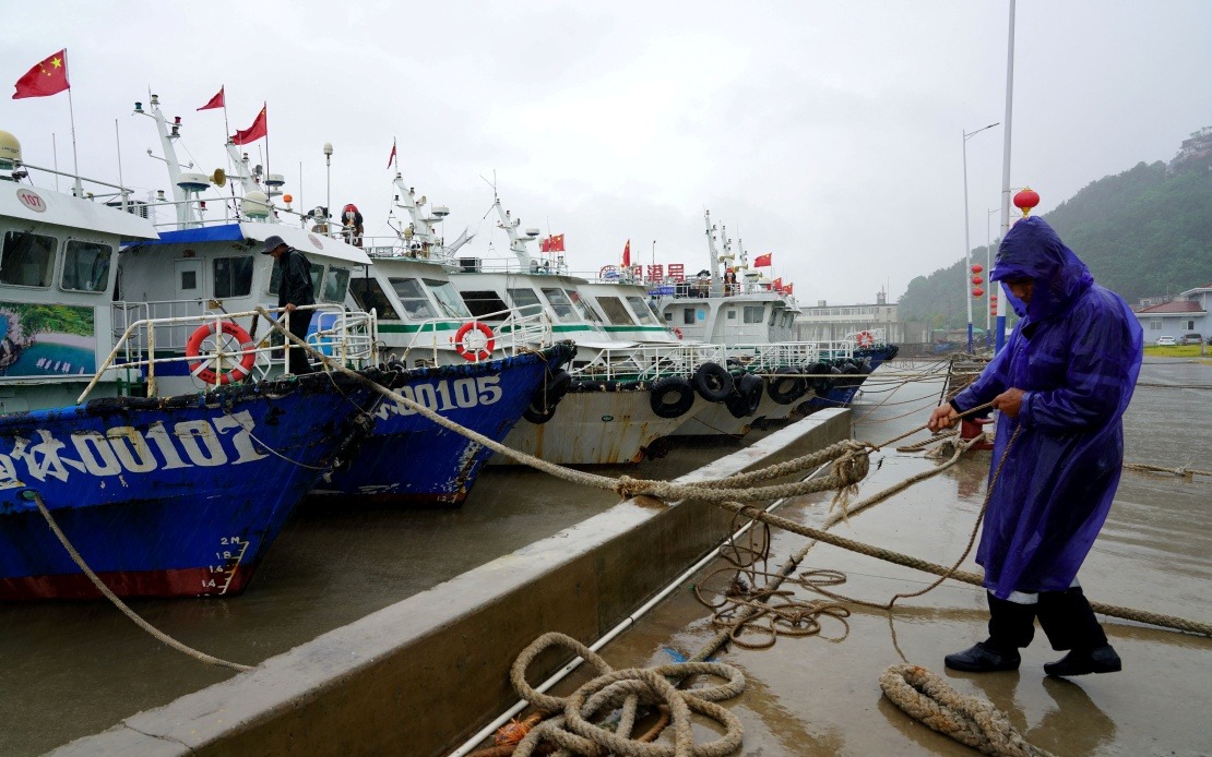East China Girds for Typhoon Dolphin as Two Provinces Raise Alert Levels
