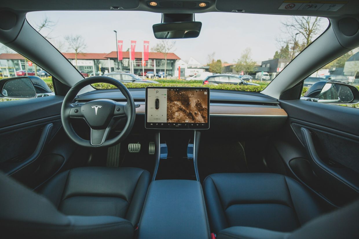 Tesla Resolves Fatal Crash Lawsuit as Safety Scrutiny Intensifies