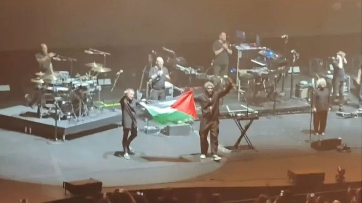 Massive Attack banned from Singapore after Palestinian flag incident at concert